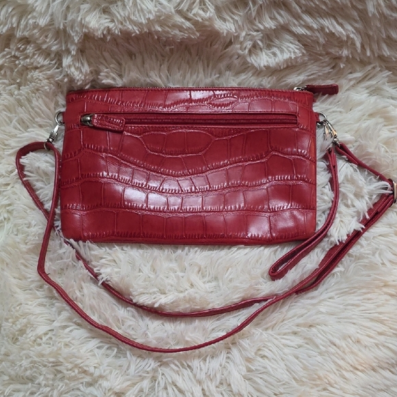 Danier,Elegant Red Crocodile-Embossed Women's Bag - Picture 2 of 12